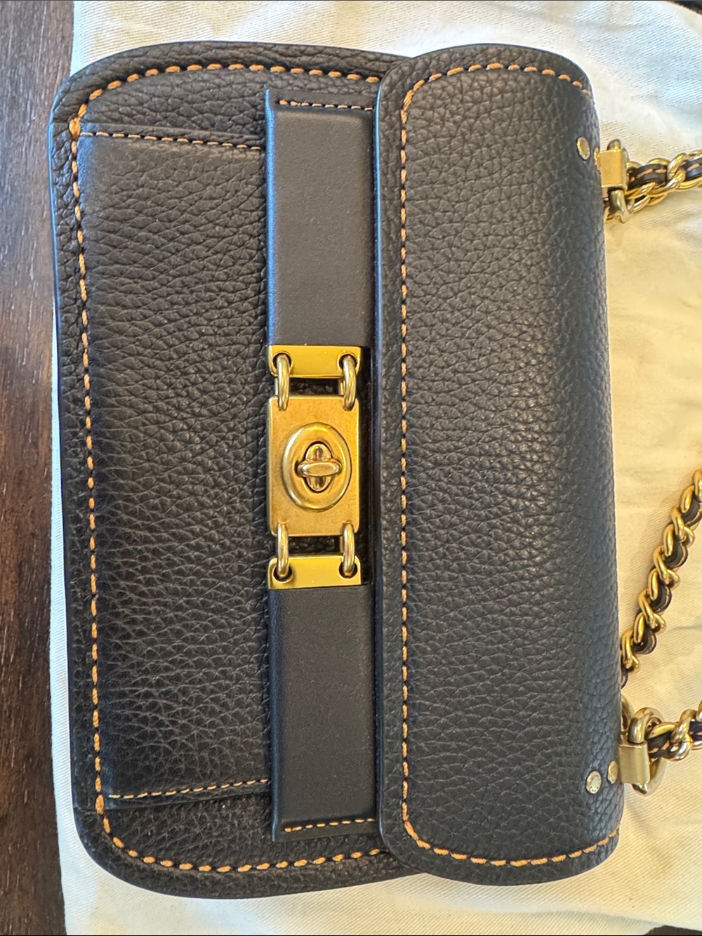 NWOT Rare Coach Black Troupe Pebbled Leather Crossbody with Gold Turnlock - Picture 4 of 15